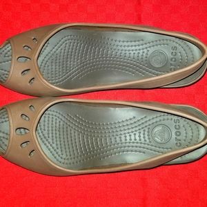 Crocs tan slip on shoes size 8 W
